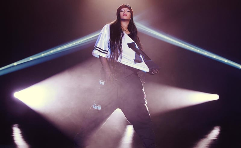 Featured image for “Rihanna celebra su inminente actuación en la Superbowl con Savage X Fenty”