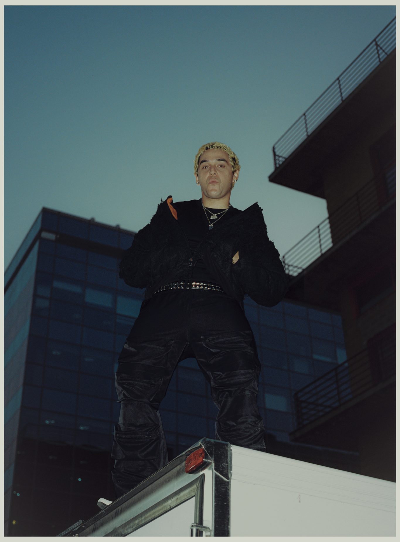 Featured image for “Barry B publica Infancia Mal Calibrada, un nuevo EP acompañado de gira”