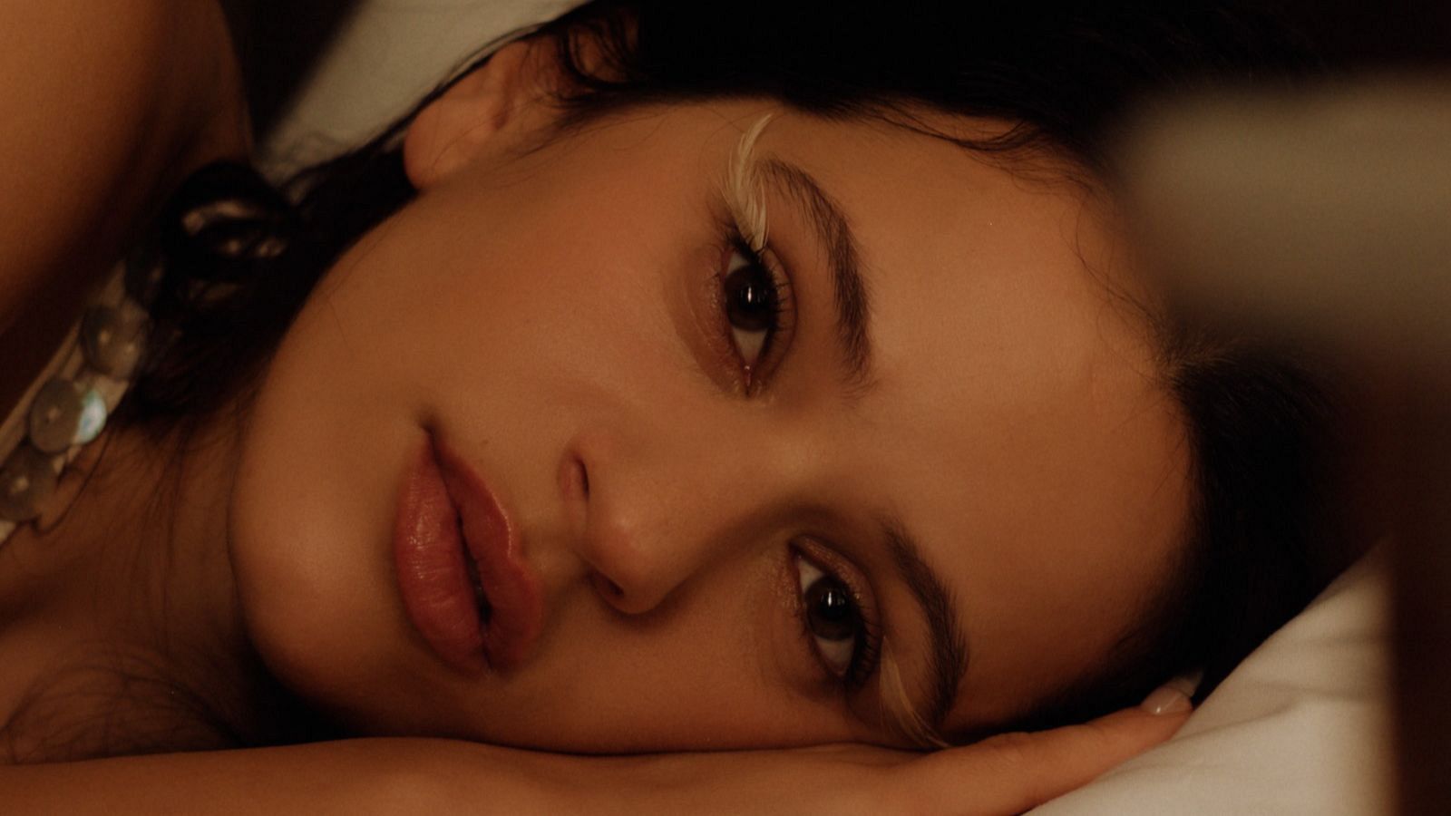 Featured image for “Rosalía se confiesa en ‘Berghain’ —y no hay absolución posible”