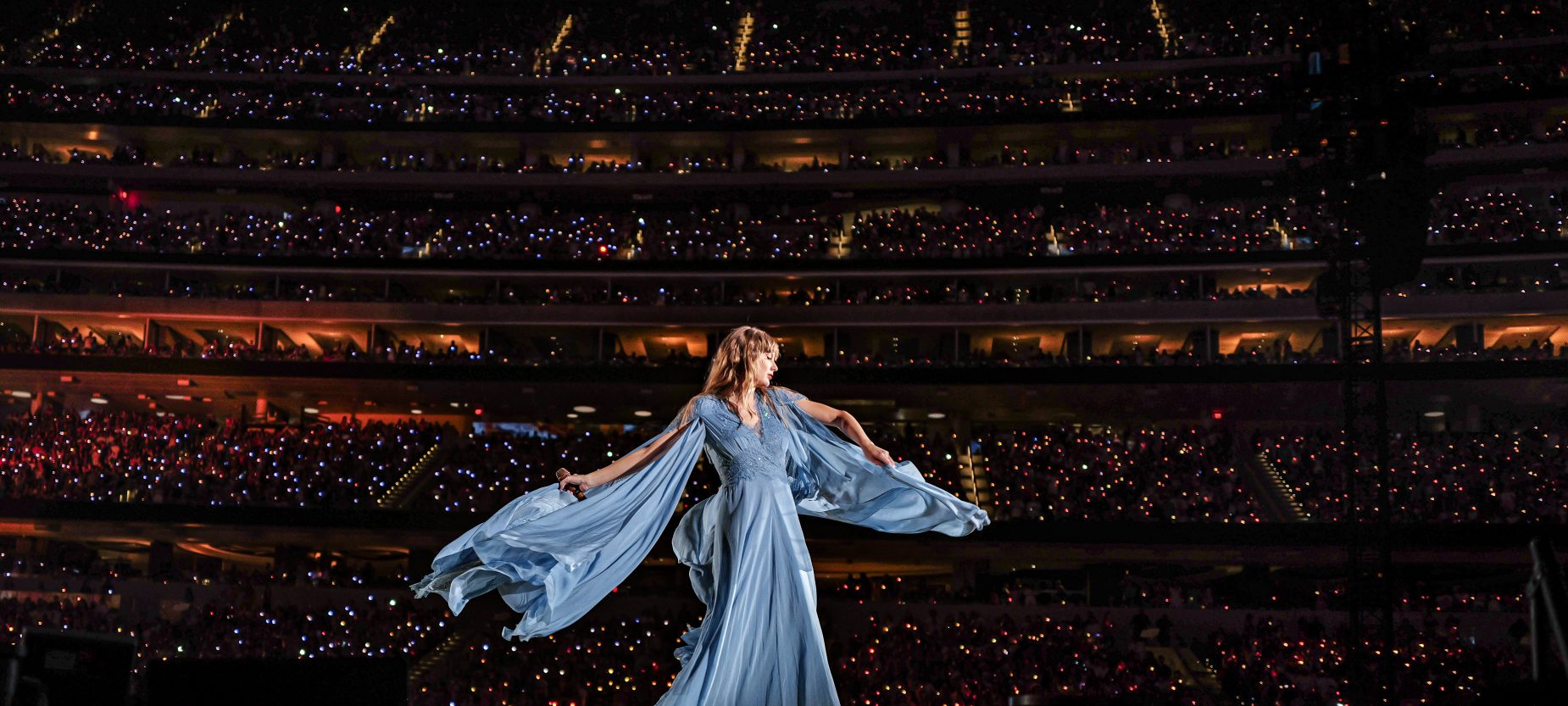 Featured image for “¿Arte o empresa? Taylor Swift y la gran mentira del éxito musical moderno”