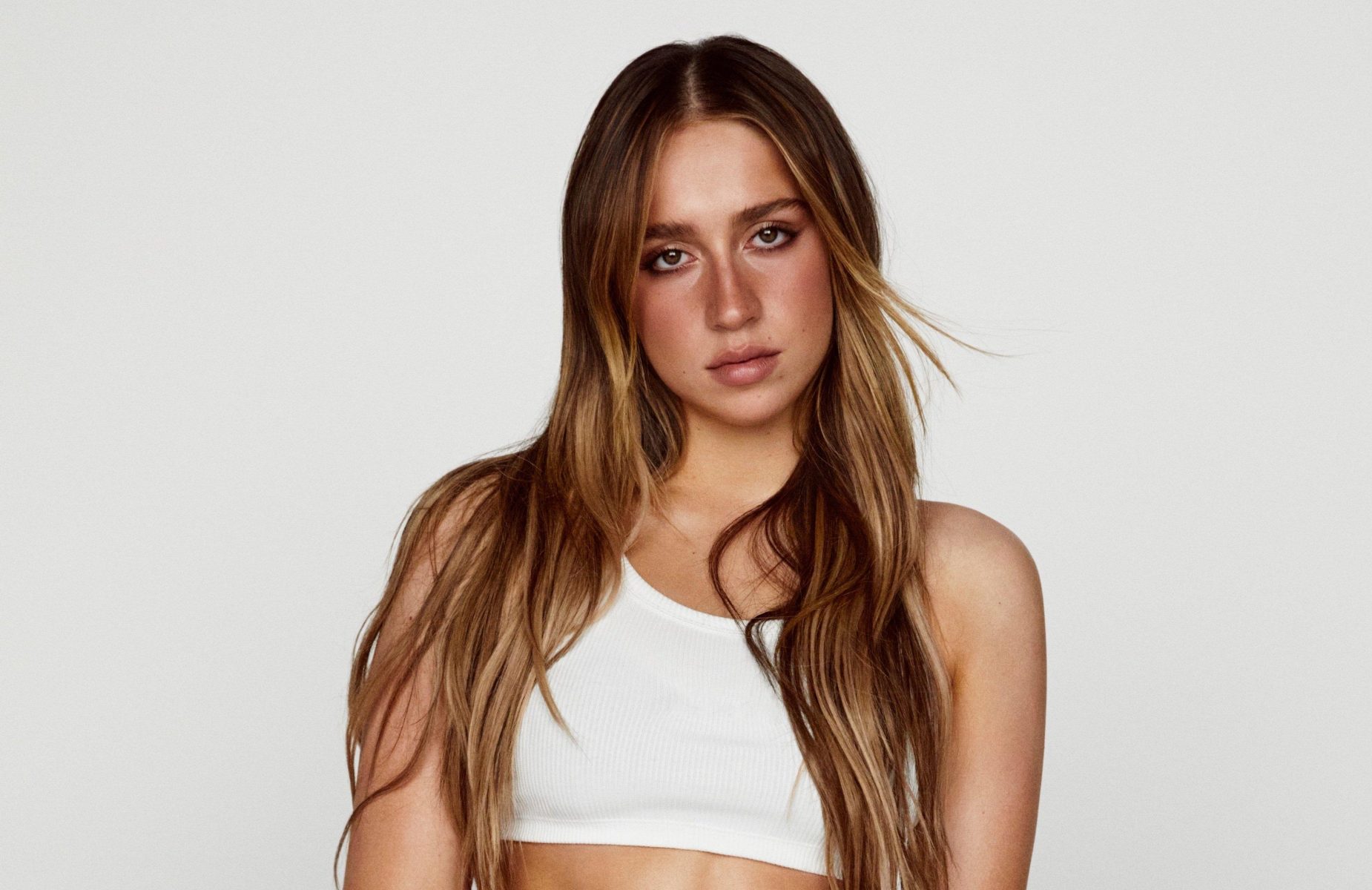 Featured image for “Por qué Tate McRae fue la artista del año 2025”