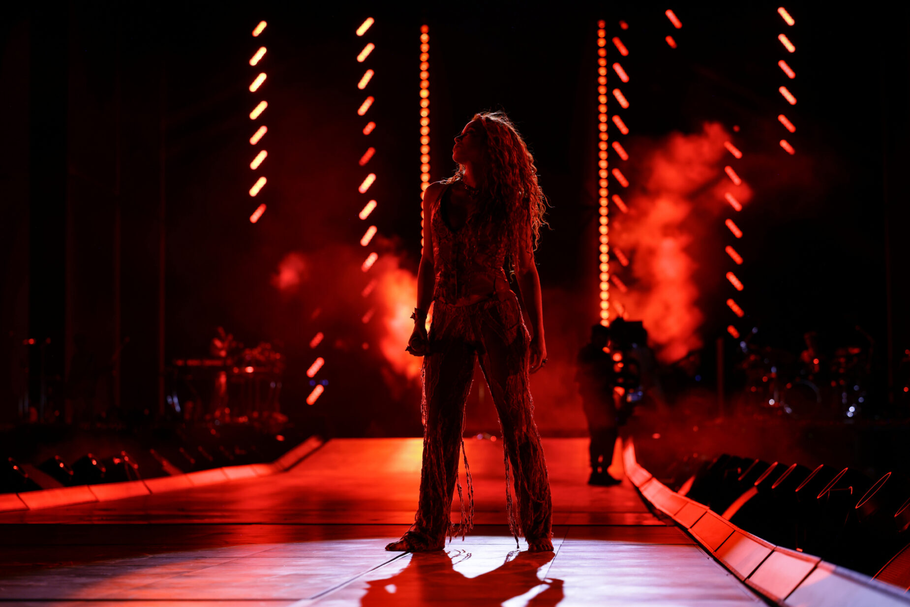Shakira en concierto durante Las Mujeres Ya No Lloran World Tour