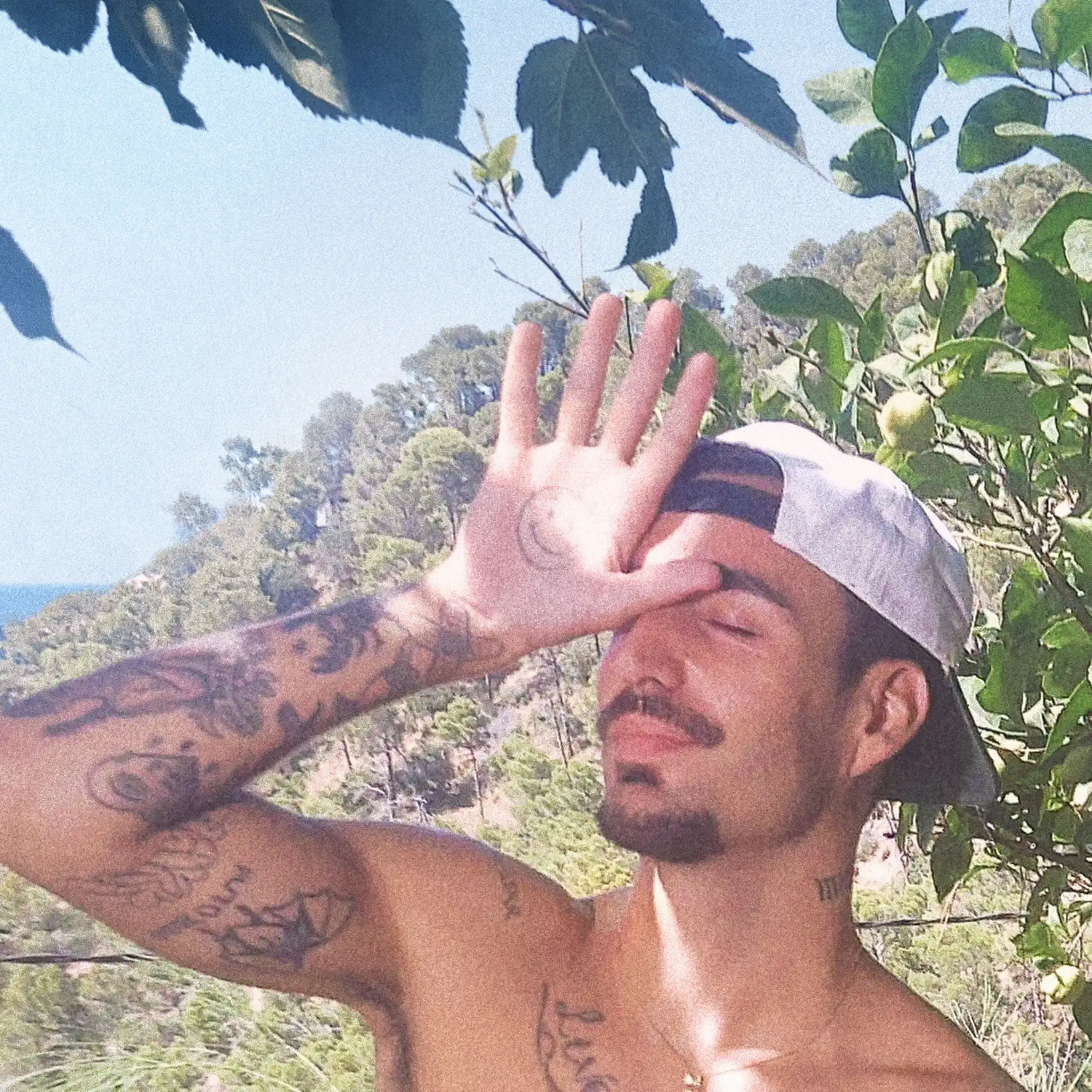 Featured image for “Rels B vuelve al Mediterráneo en ‘fill de la mar’, su nuevo álbum”