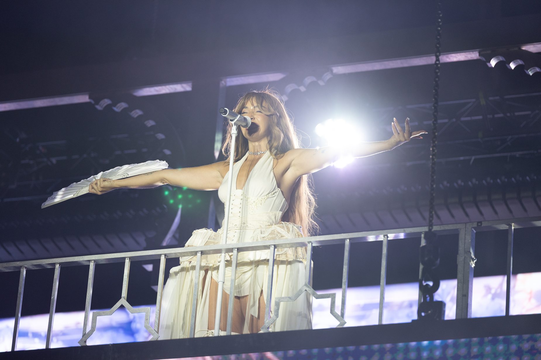 Featured image for “Lola Índigo cierra ‘Romance de 1 Noche de Verano’ ante más de 9.000 personas en Los Conciertos de la Muralla”